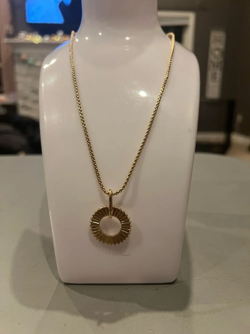 Forever 21 NWT Gold Sunburst Pendant Necklace